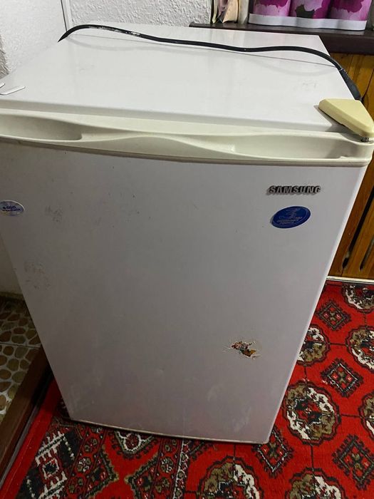 Холодильник, срочно продаётся