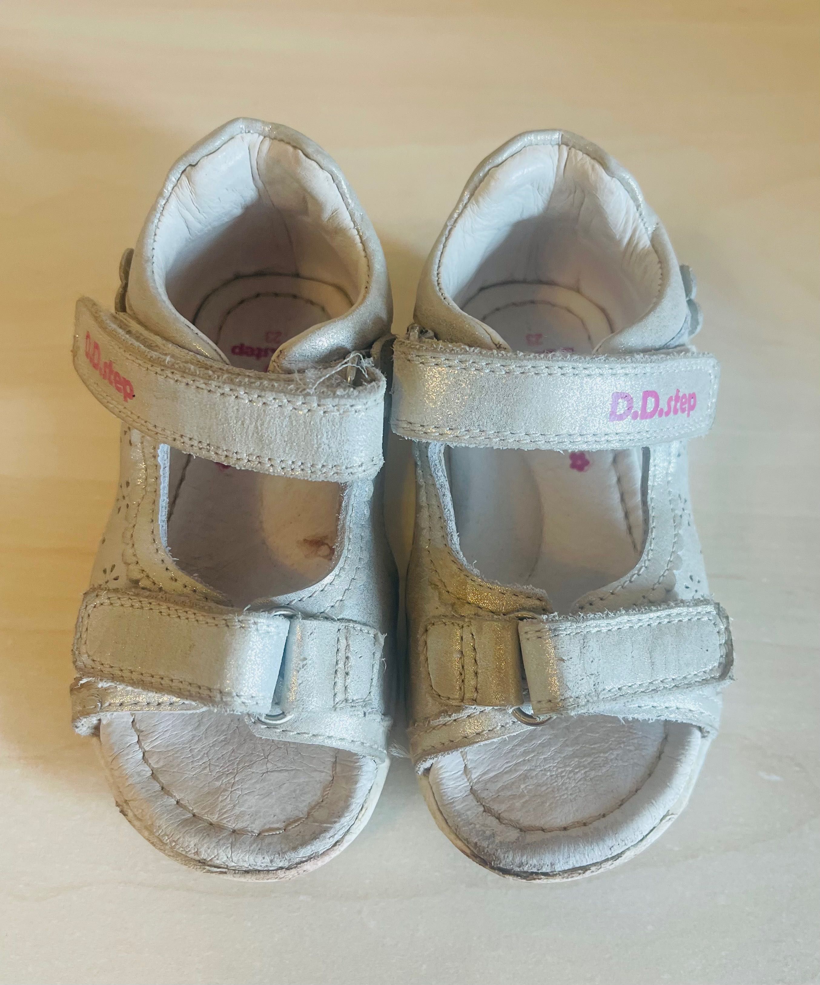 Vând sandale din piele pentru copii mărimea 23, DD step