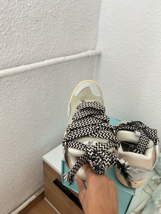 Lanvin curb.