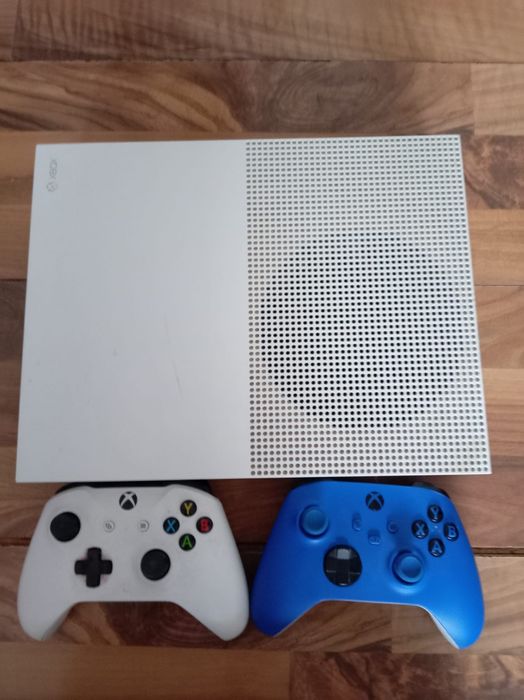 Xbox one S + jocurile: Project cars 1, Project cars 3 și NFS Heat