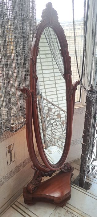 Зеркало в отличном состояний