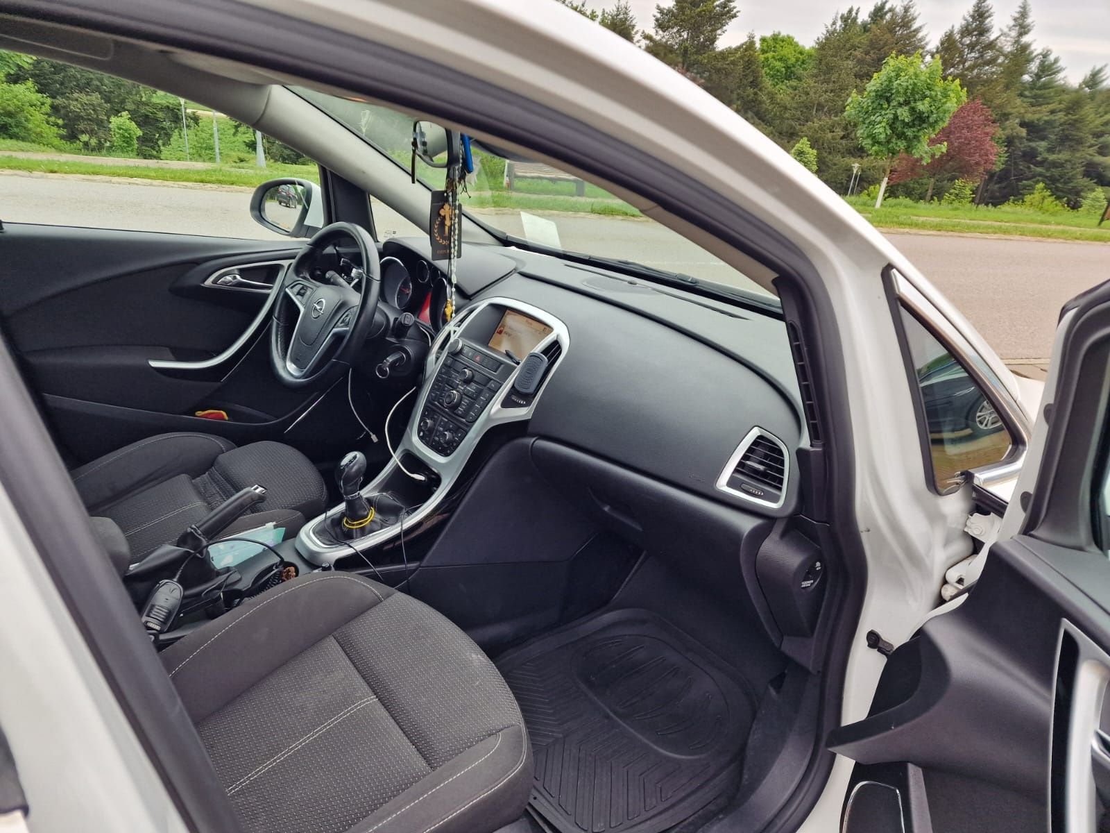 Vând Opel Astra J