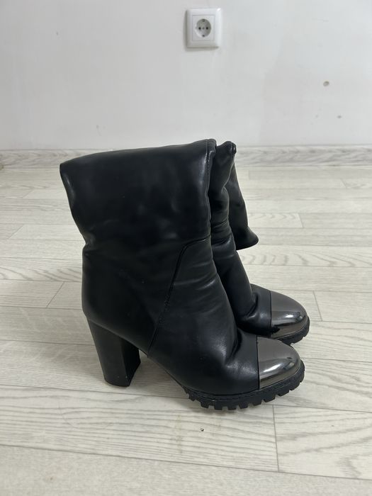 Сапоги на каблуке 5000тг