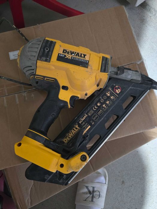 Pistol cuie Dewalt 18V DCN692