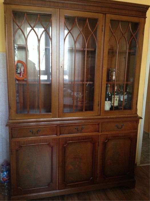 Уникален бюфет от масив