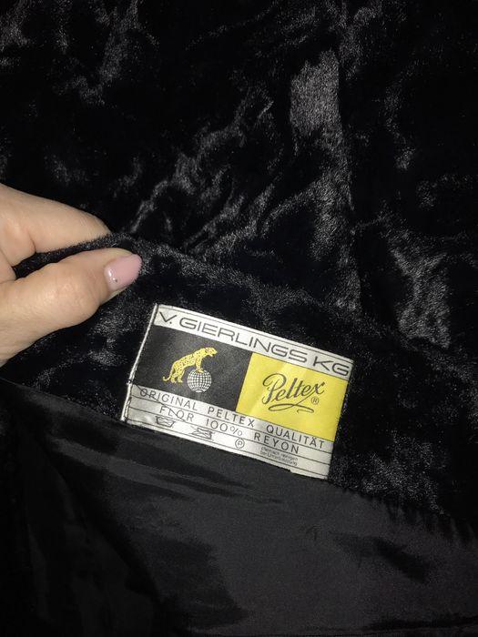 Haina blana artificiala neagra