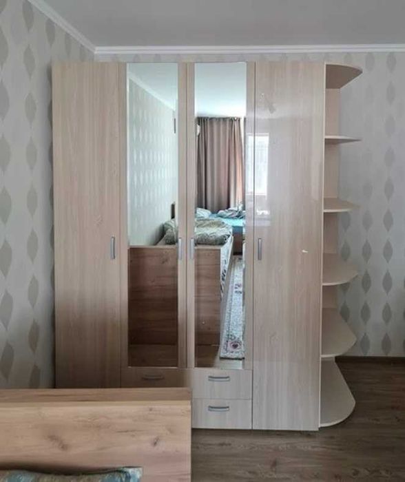 Шкаф (с зеркалами и открытыми полками, размеры 200ш * 230в * 60г)