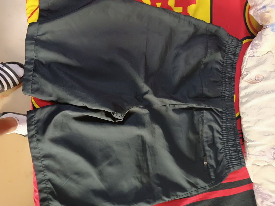 Pantaloni scurți fis originali mărimea 158-170.