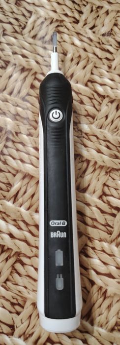 Електрическа четка за зъби oral-b