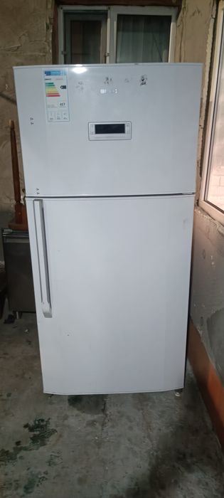 Продам холодильник большой