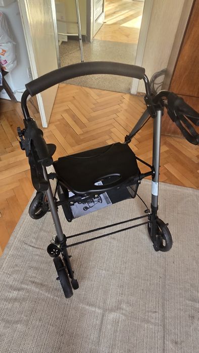 Ролатор за възрастни хора