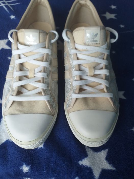 Adidasi sleek series