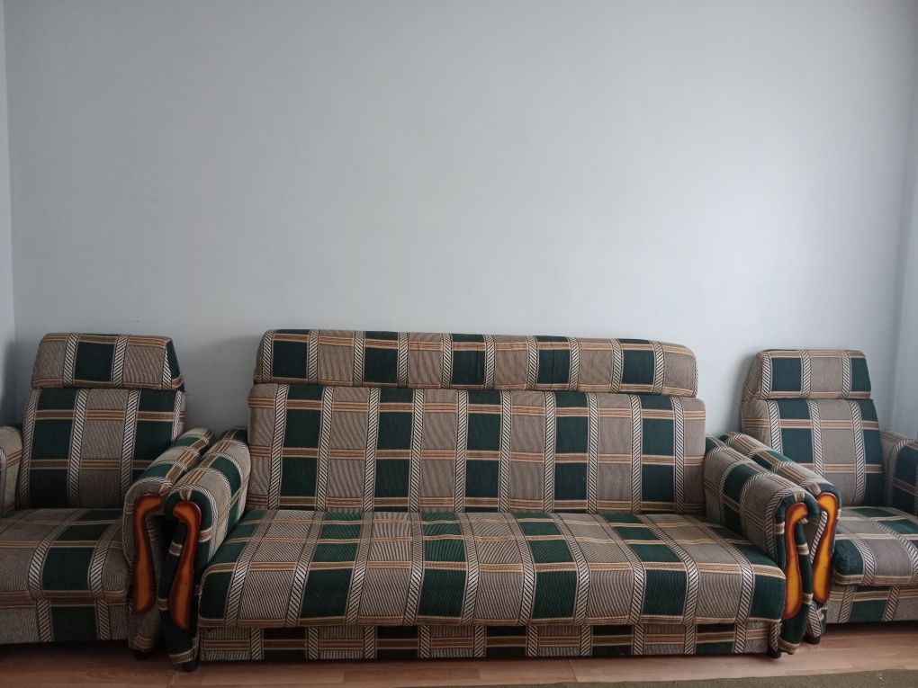 Продам диван с креслом