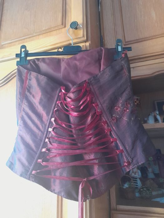 Vând set corset+fustă