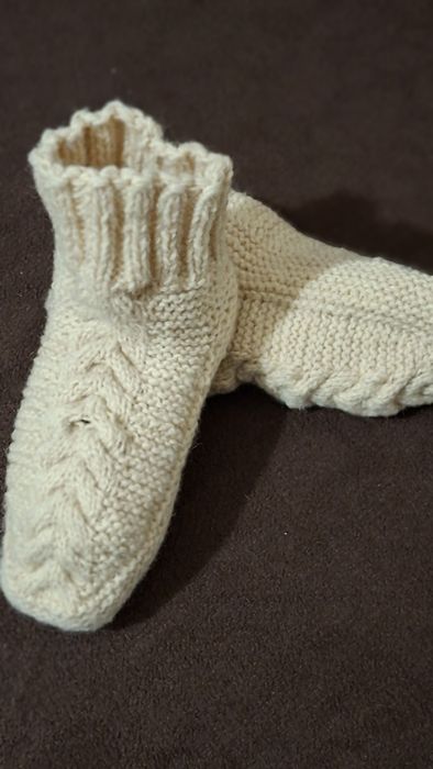 Вълнени чорапи и терлици, шапки по поръчка!