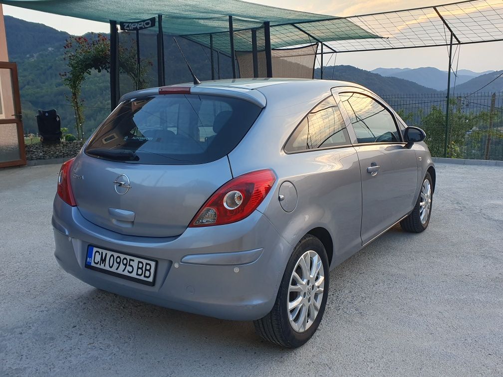 Opel Corsa D 2009 1.2i automatic