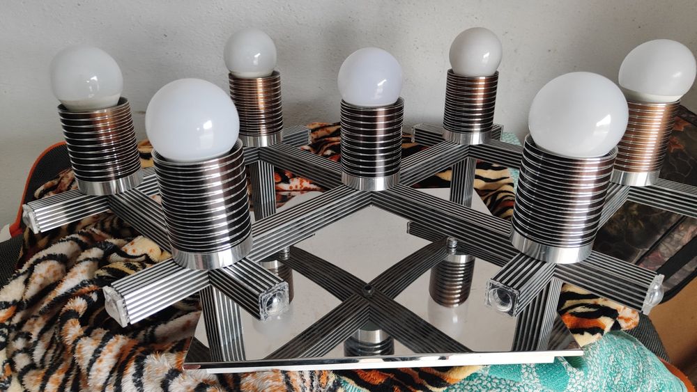 Продас люстру в сером цвете