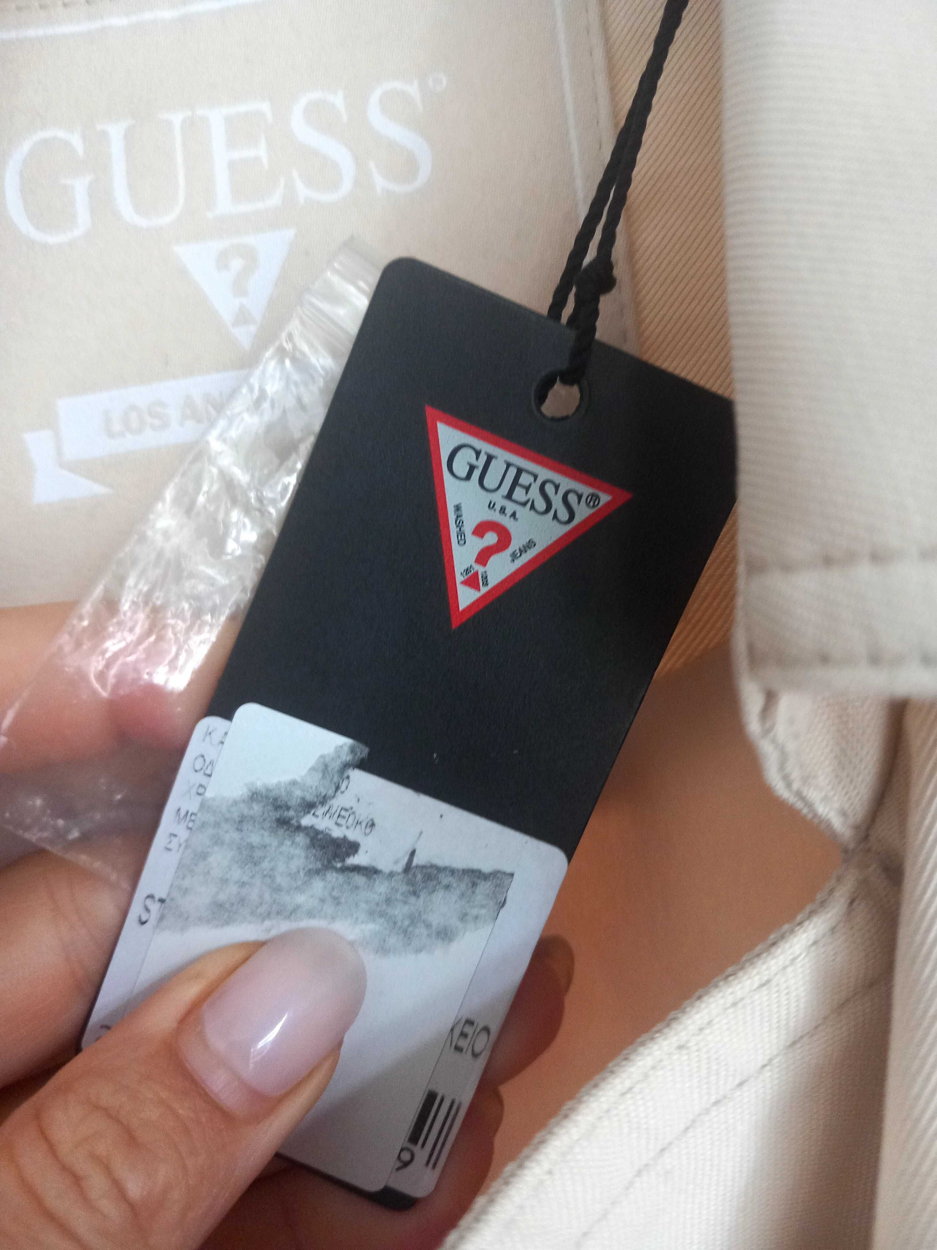 Нов тренчкот на Guess
