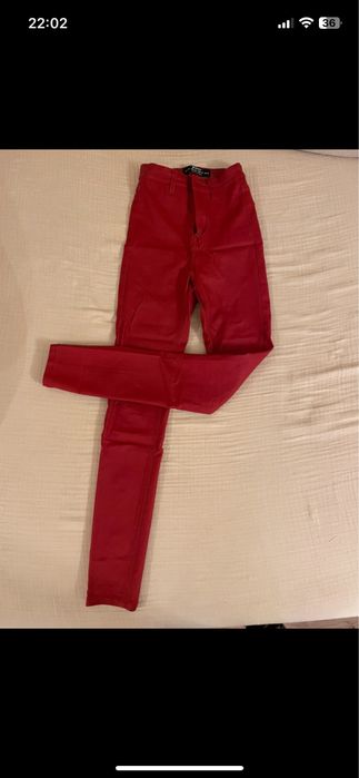 Pantaloni rosii, piele ecologica, Stradivarius XXS