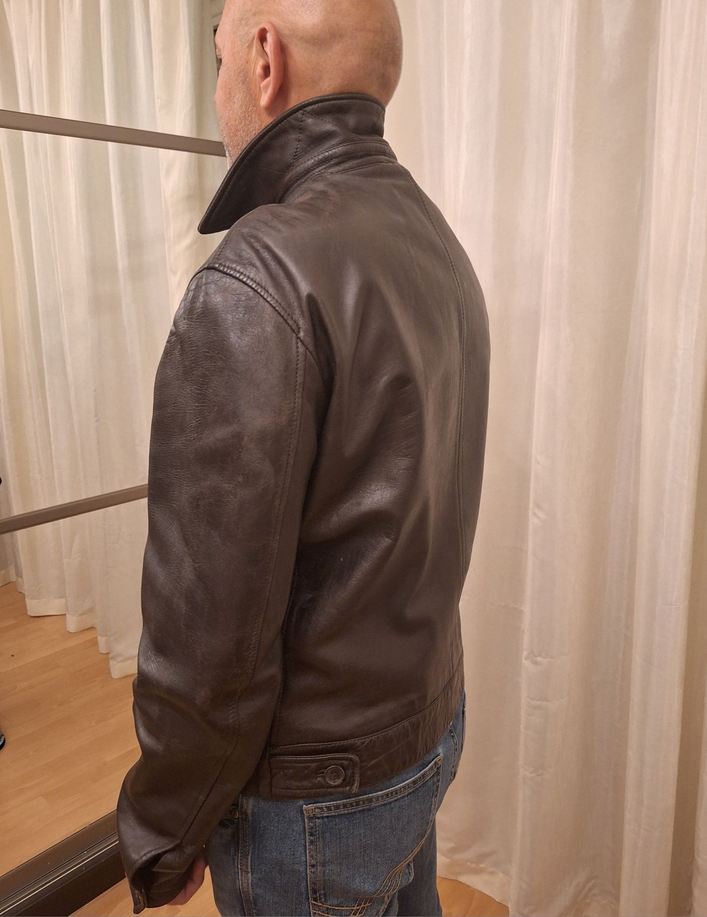 Продавам мъжко кожено яке Massimo Dutti