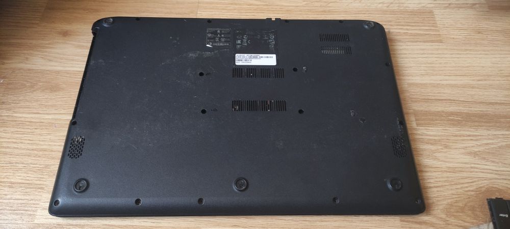 Carcasa Completa + Balamale + Tastatura - Acer Aspire ES1-520