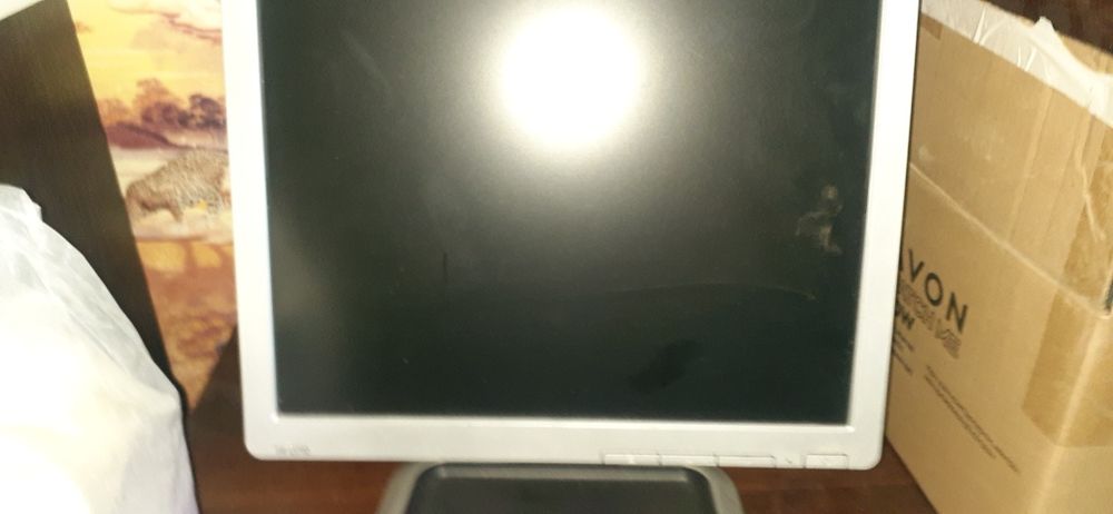 Монетор hp. Для компьютера.