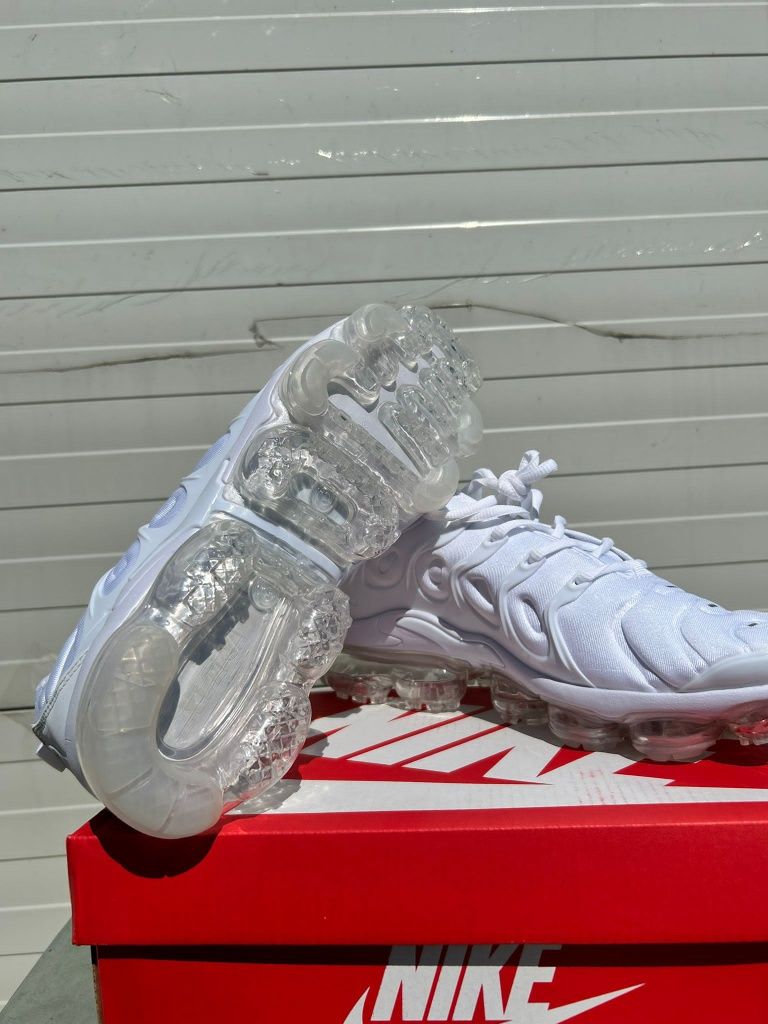 Nike Vapormax plus white