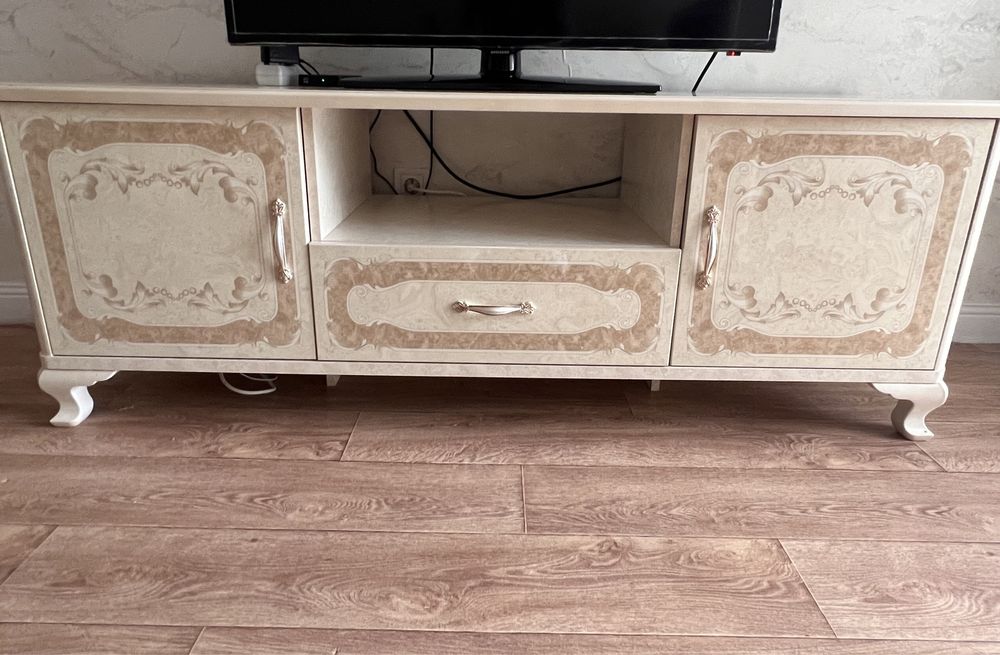 Продам тумбу под тв