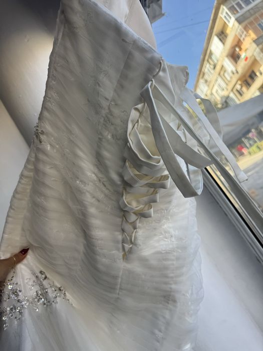 Булчинска рокля тип русалка