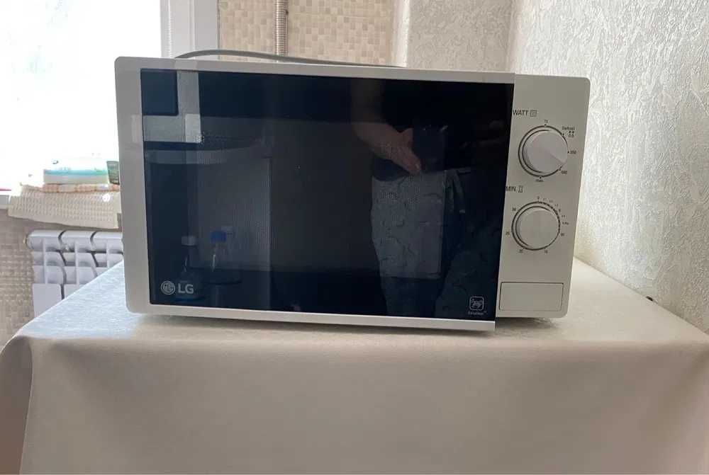 отдам бесплатно микроволновку