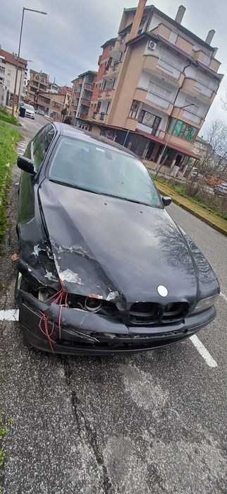 Продавам бмв е39 цяло или на части