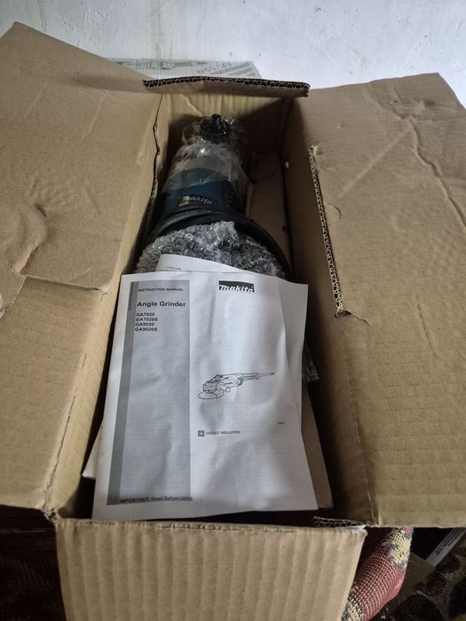 Болгарка марки Макита