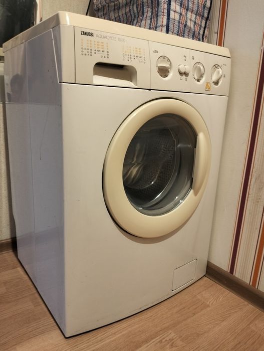 продам на запчасти стиральную машину ZANUSSI
