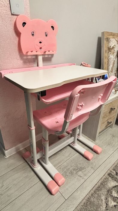 Birou si scaun reglabile pentru copii