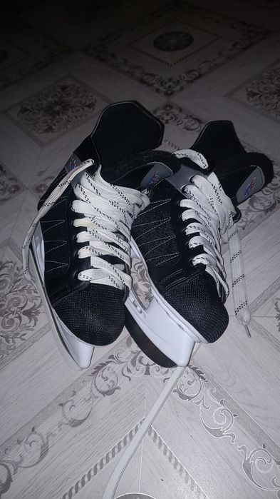 Коньки хоккейные