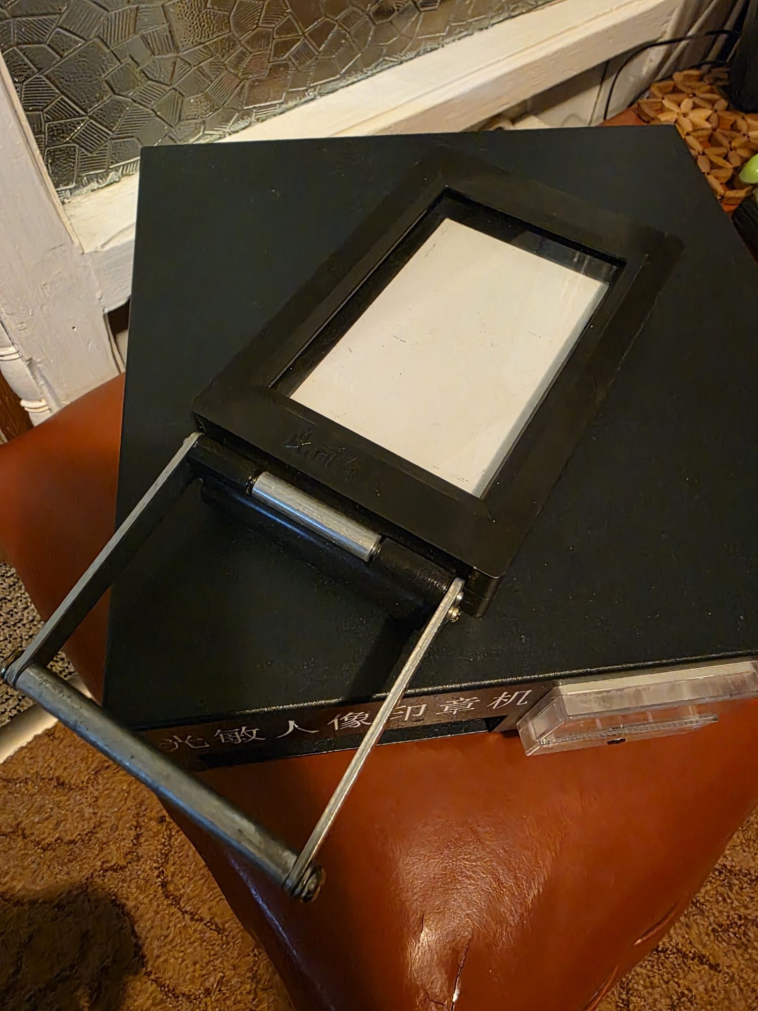 Aparat pt facut stampile de tip flash