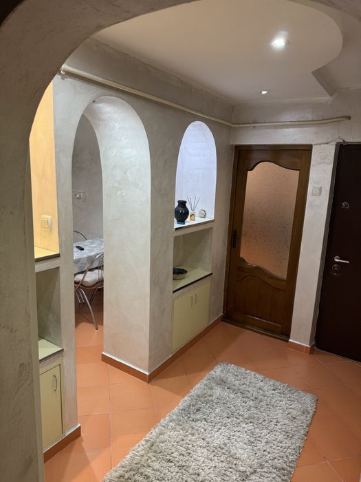 Inchiriez apartament 2 camere decomandat cu centrala ! Perioada lunga