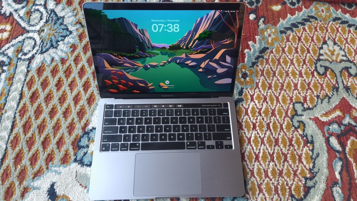 MACBOOK PRO M2 8GB/512GB siliver 2022