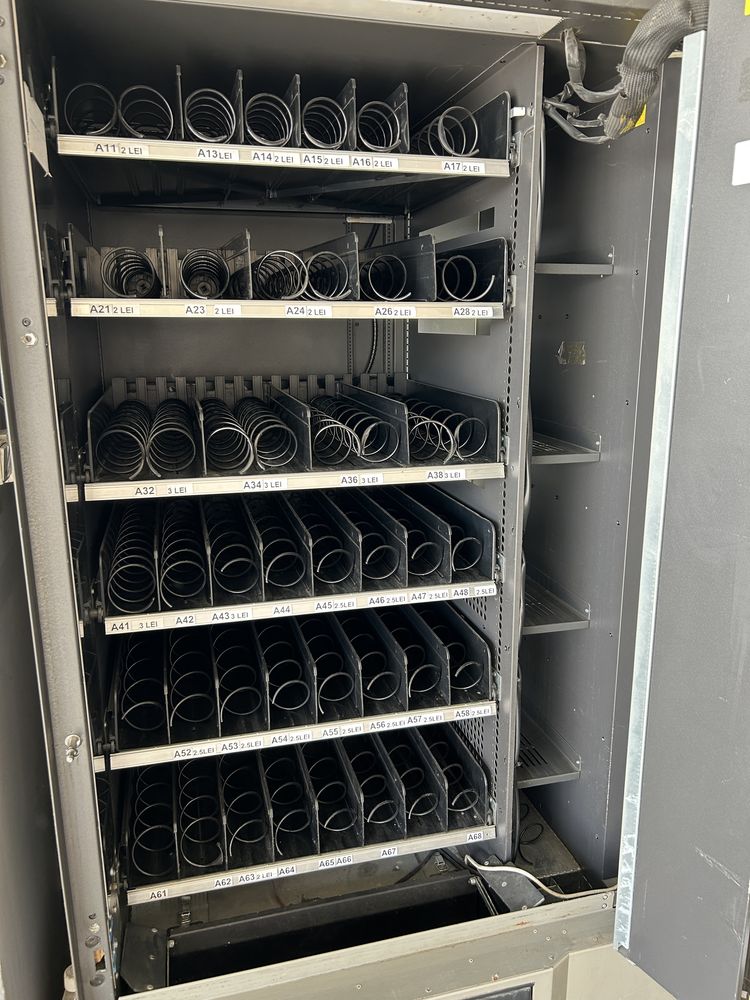 Vitrina / Lada / Automat / Tonomat bauturi si gustari / snack cu lift