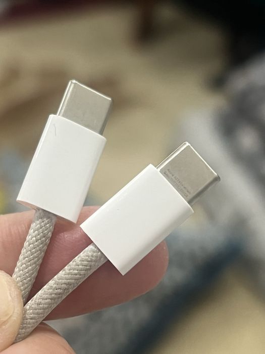 Продам зарядник таипси оригинал