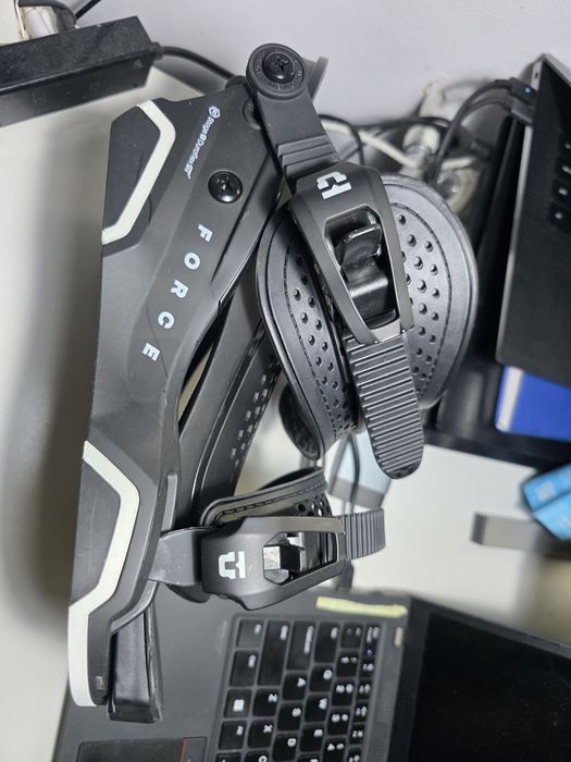 Vând legături union force size L 2025