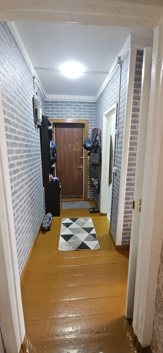 Продаю квартиру Спутник 9 1-на комнатная 2-й этаж не торец