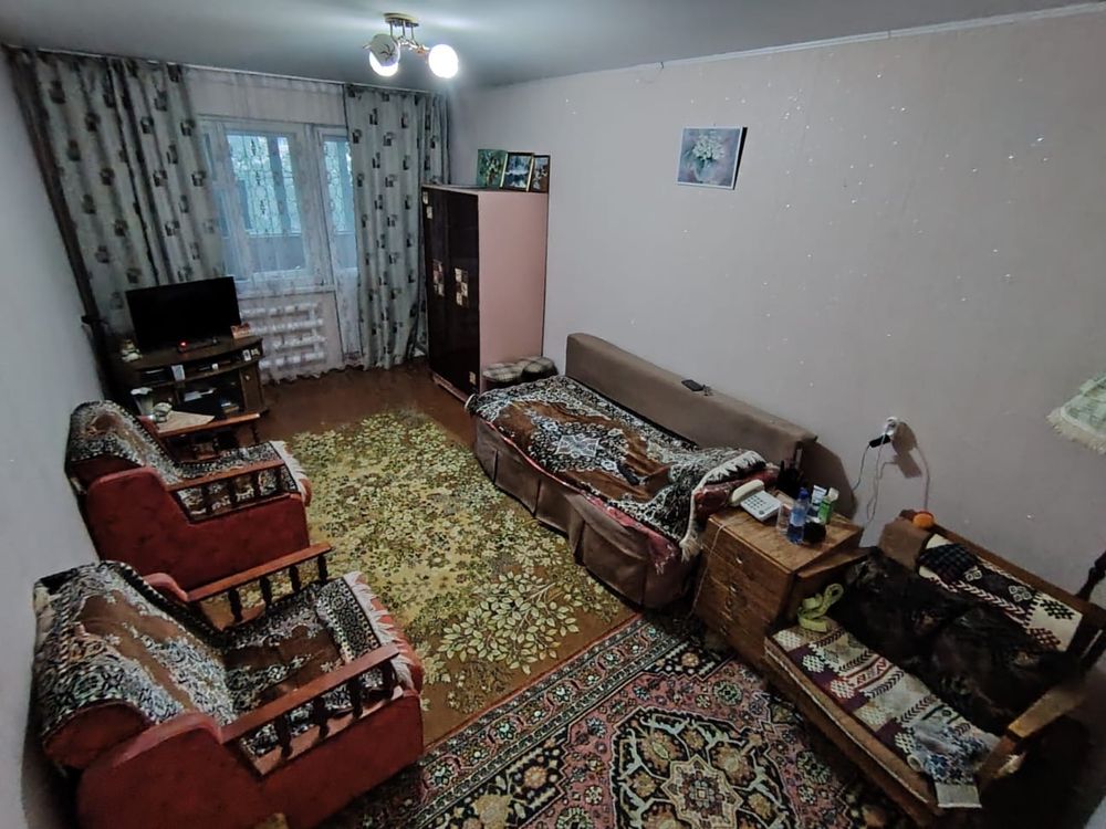 Продам 1 комн кв на 6 мкр рядом с рынком