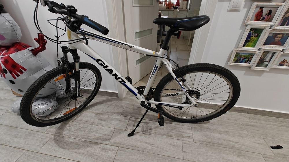 Bicicleta Giant Revel 4
 Fii primul care evalueaza acest produs.
Giant