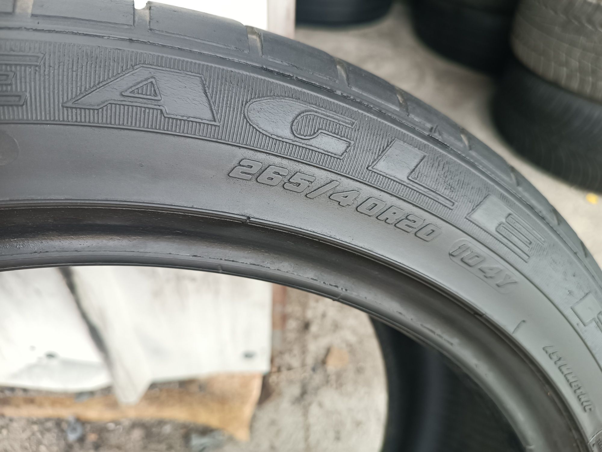 265/40/20 Goodyear