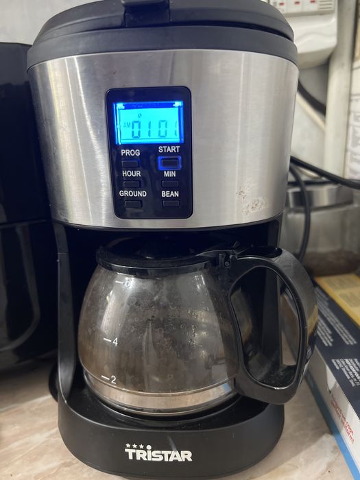 Cafetiera cu Râjniță incorporată