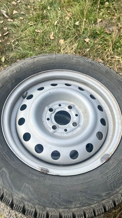 Резина с дисками Штамповных диски R14 отличный состояние оригинальный