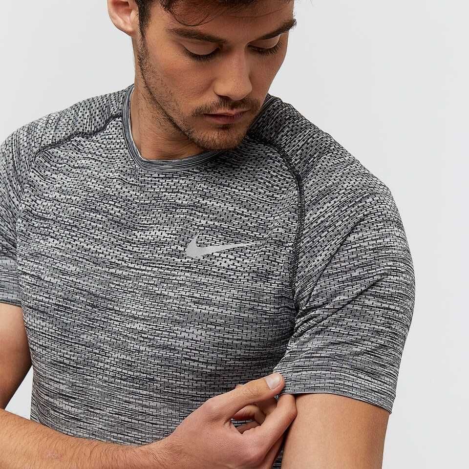 Найк Nike Running Knit Shortsleeve Dri Fit мъжка тениска размер М