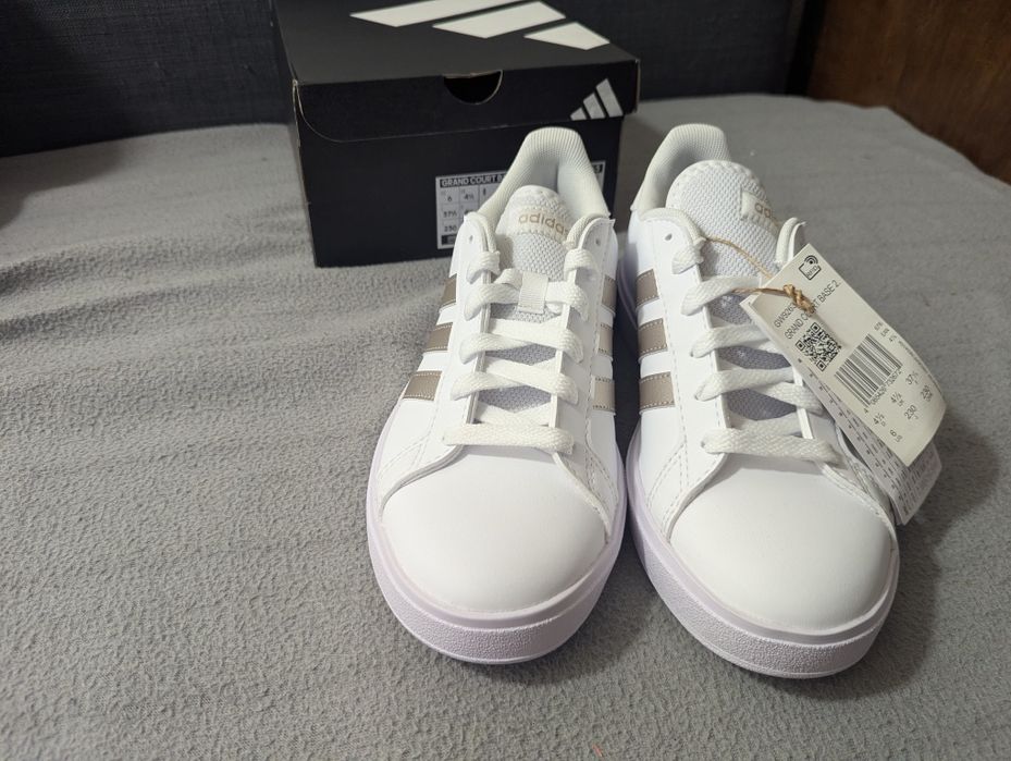 De vânzare adidași