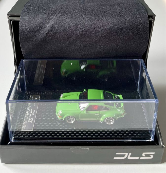 1/64 Porsche Singer DLS
